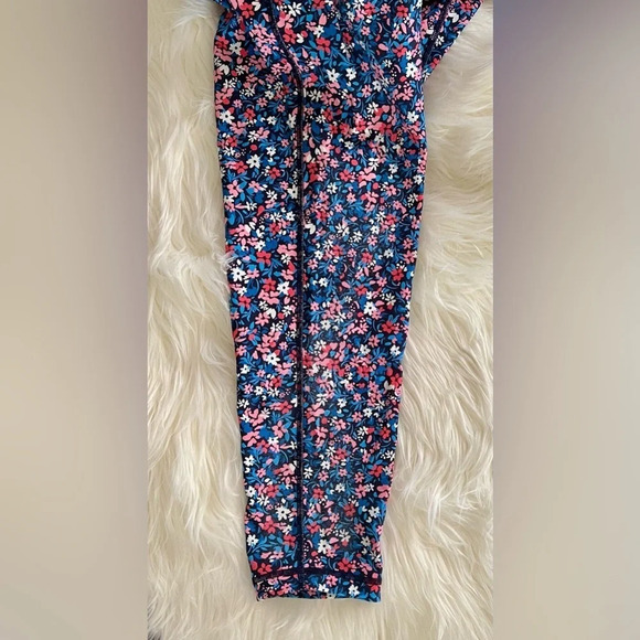 Draper James Leggings in All Over Ditzy Floral - Picture 4 of 6